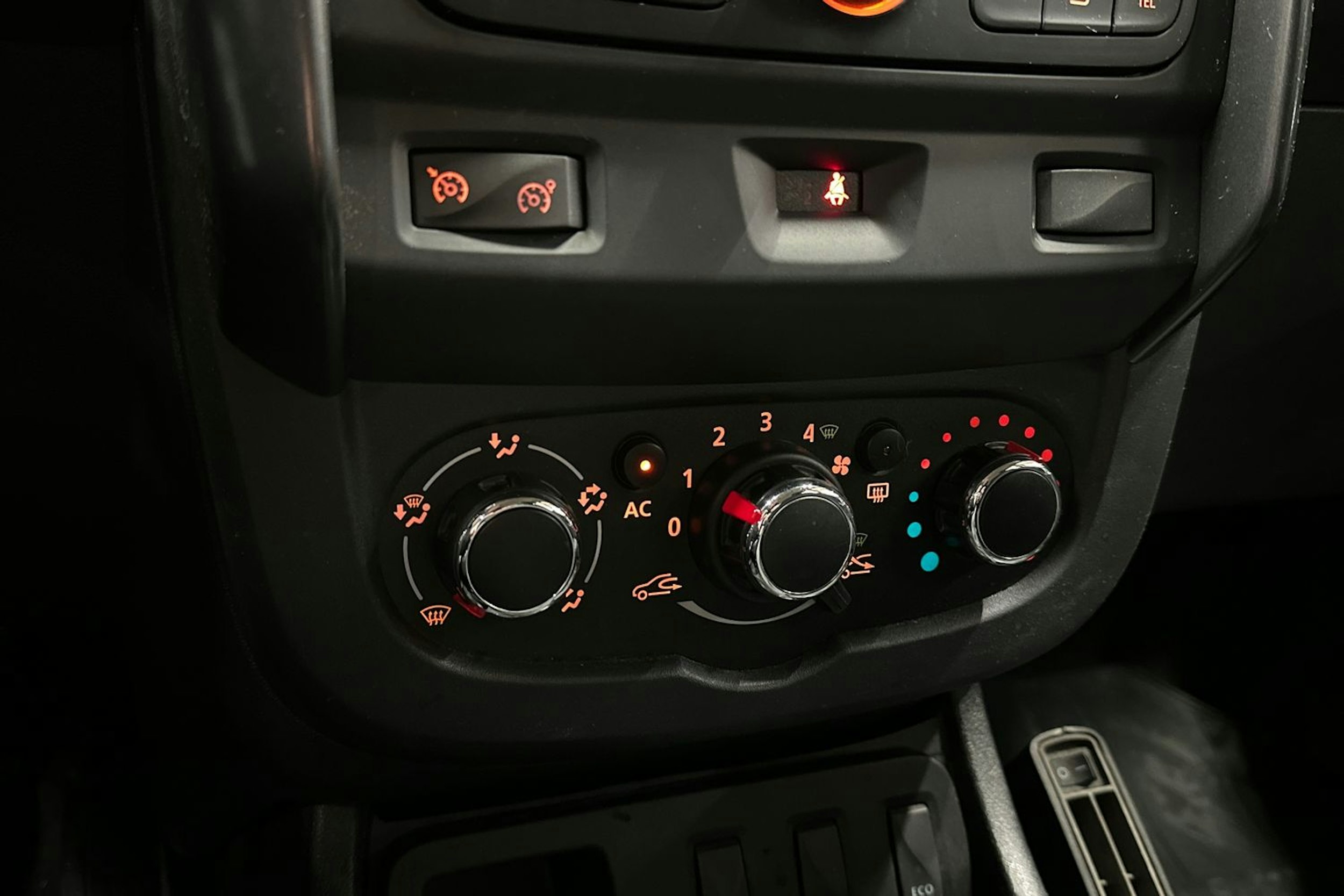 harmaa Dacia Duster 2014 kuva 17.