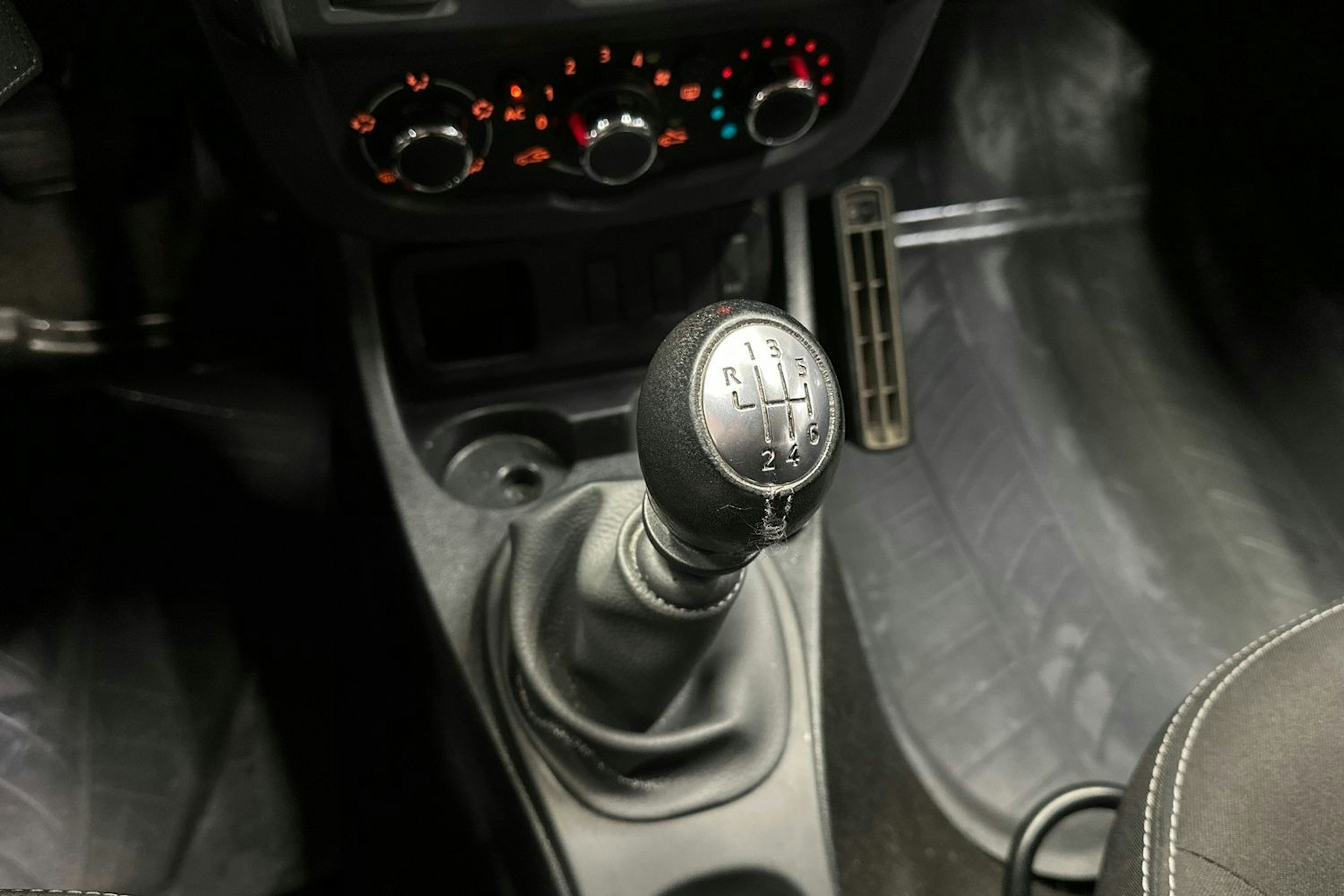 harmaa Dacia Duster 2014 kuva 18.