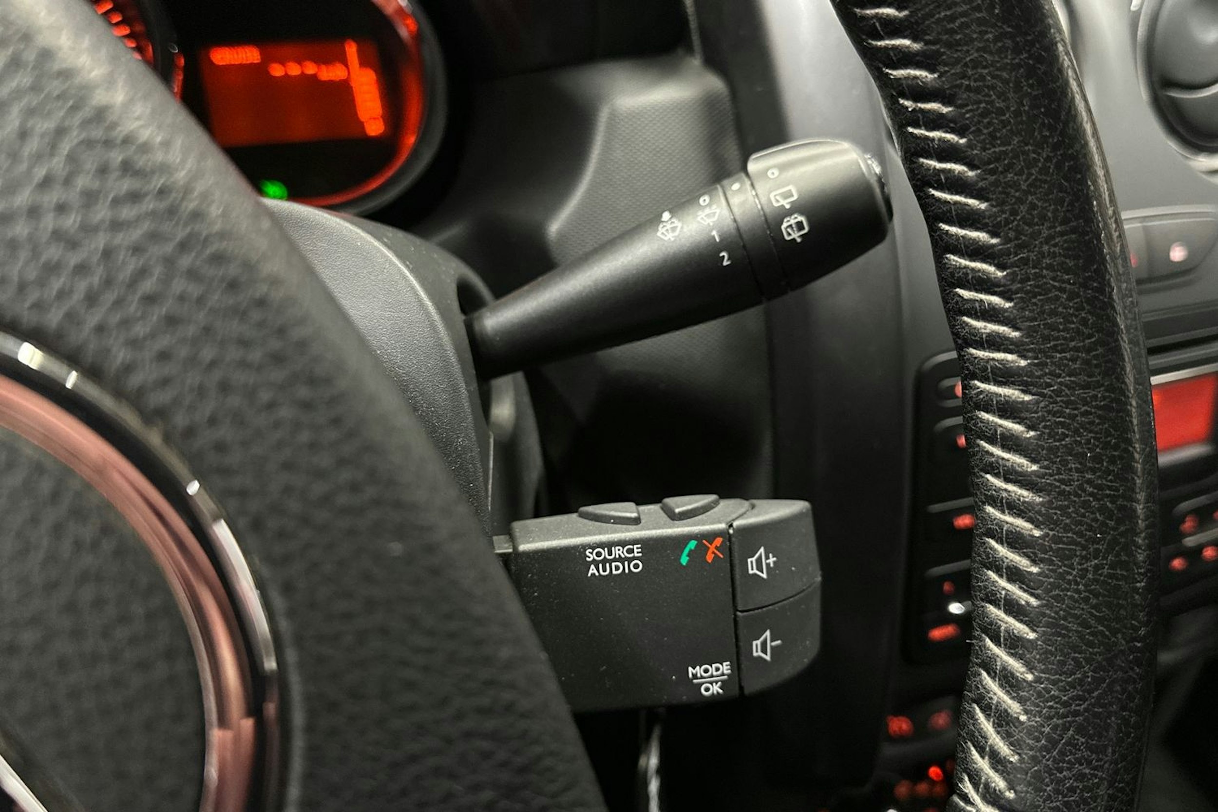 harmaa Dacia Duster 2014 kuva 21.