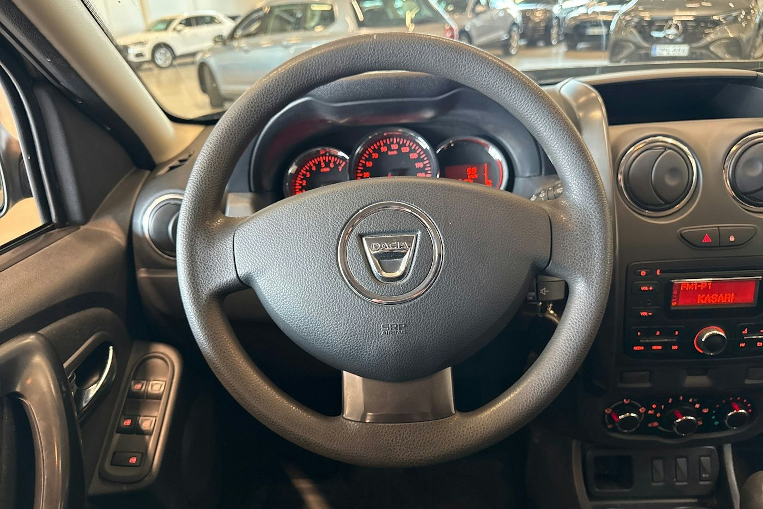 vihreä Dacia Duster 2014 kuva 14.