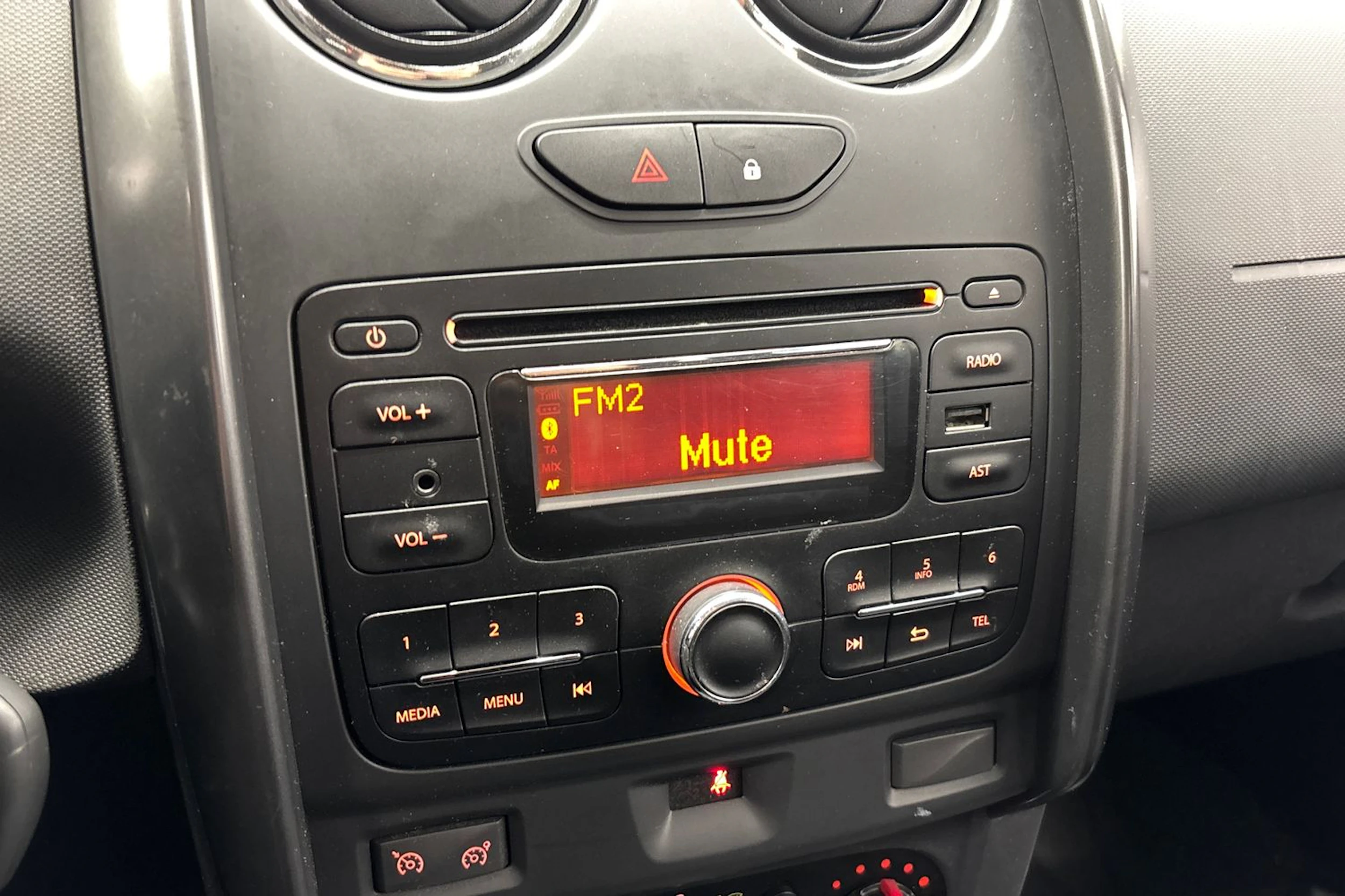 harmaa Dacia Duster 2015 kuva 15.