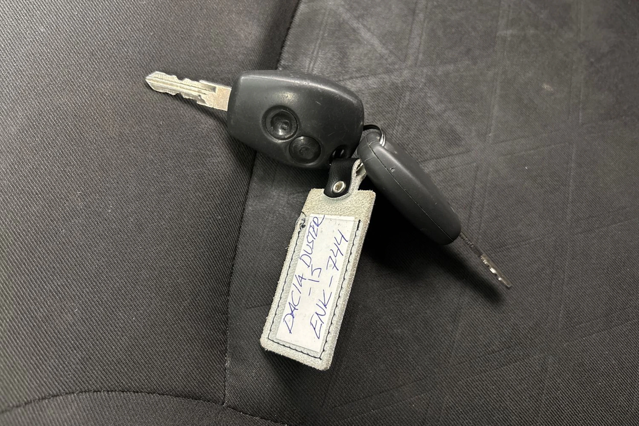 harmaa Dacia Duster 2015 kuva 20.