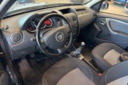 musta Dacia Duster 2016 kuva 6.