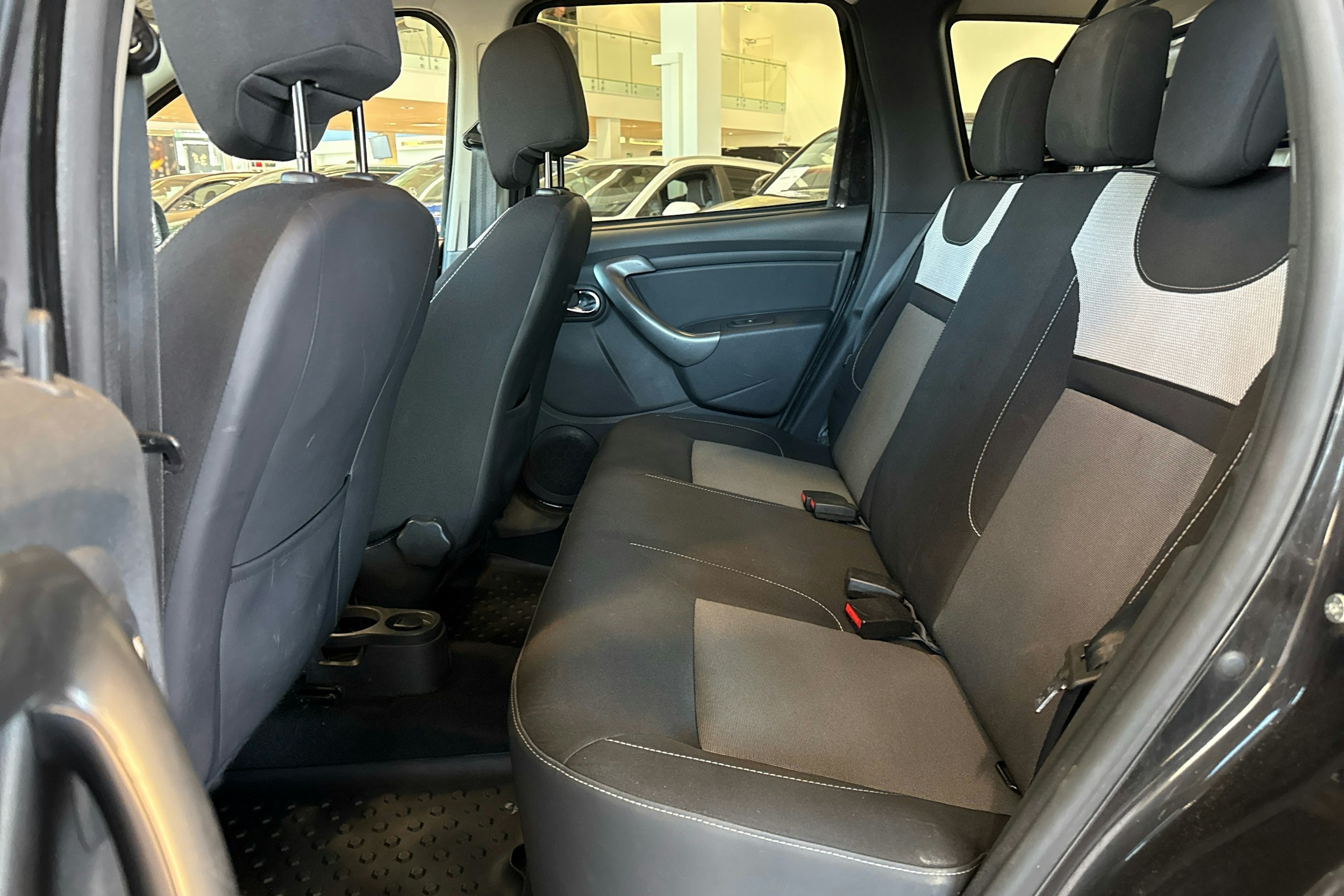 musta Dacia Duster 2016 kuva 8.
