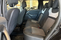 musta Dacia Duster 2016 kuva 8.