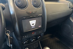 musta Dacia Duster 2016 kuva 13.