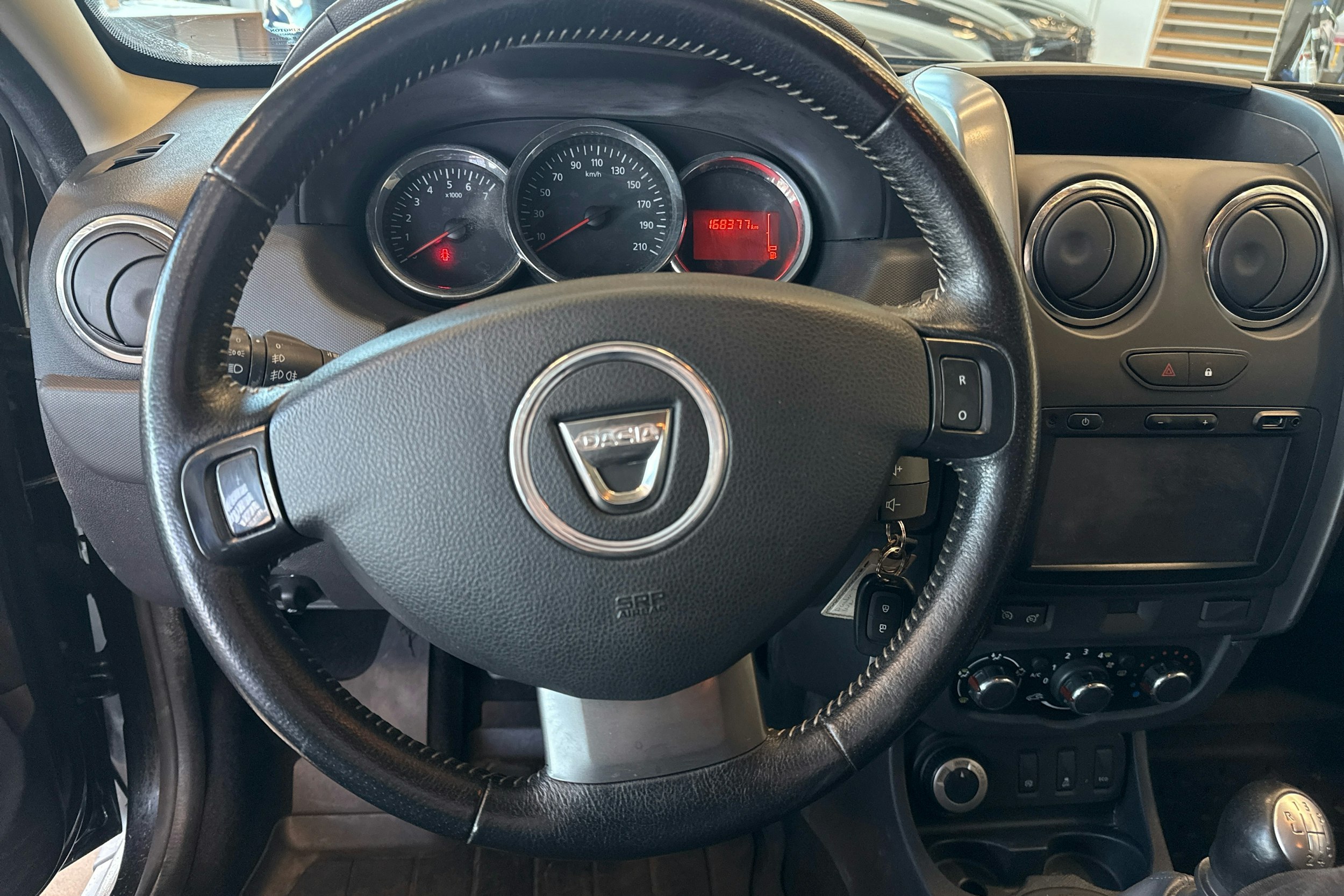 musta Dacia Duster 2016 kuva 14.