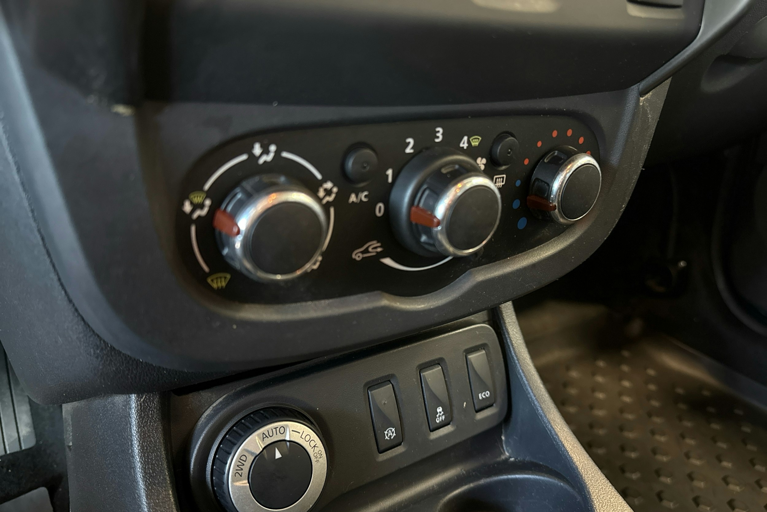musta Dacia Duster 2016 kuva 15.