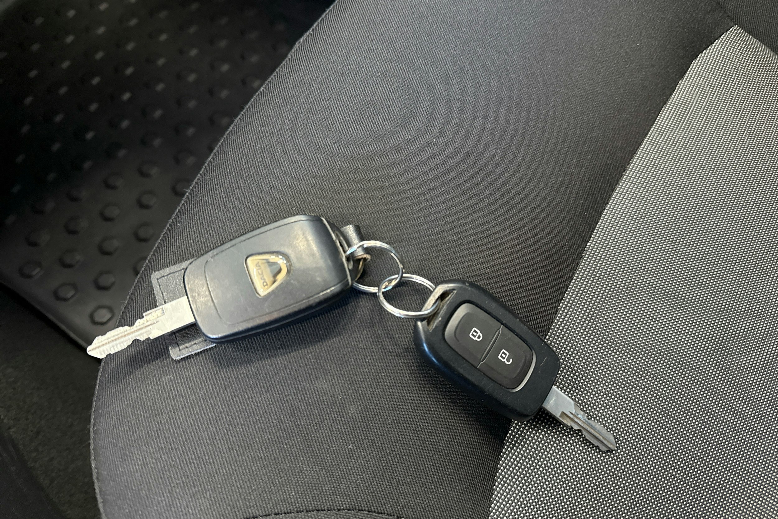 musta Dacia Duster 2016 kuva 16.