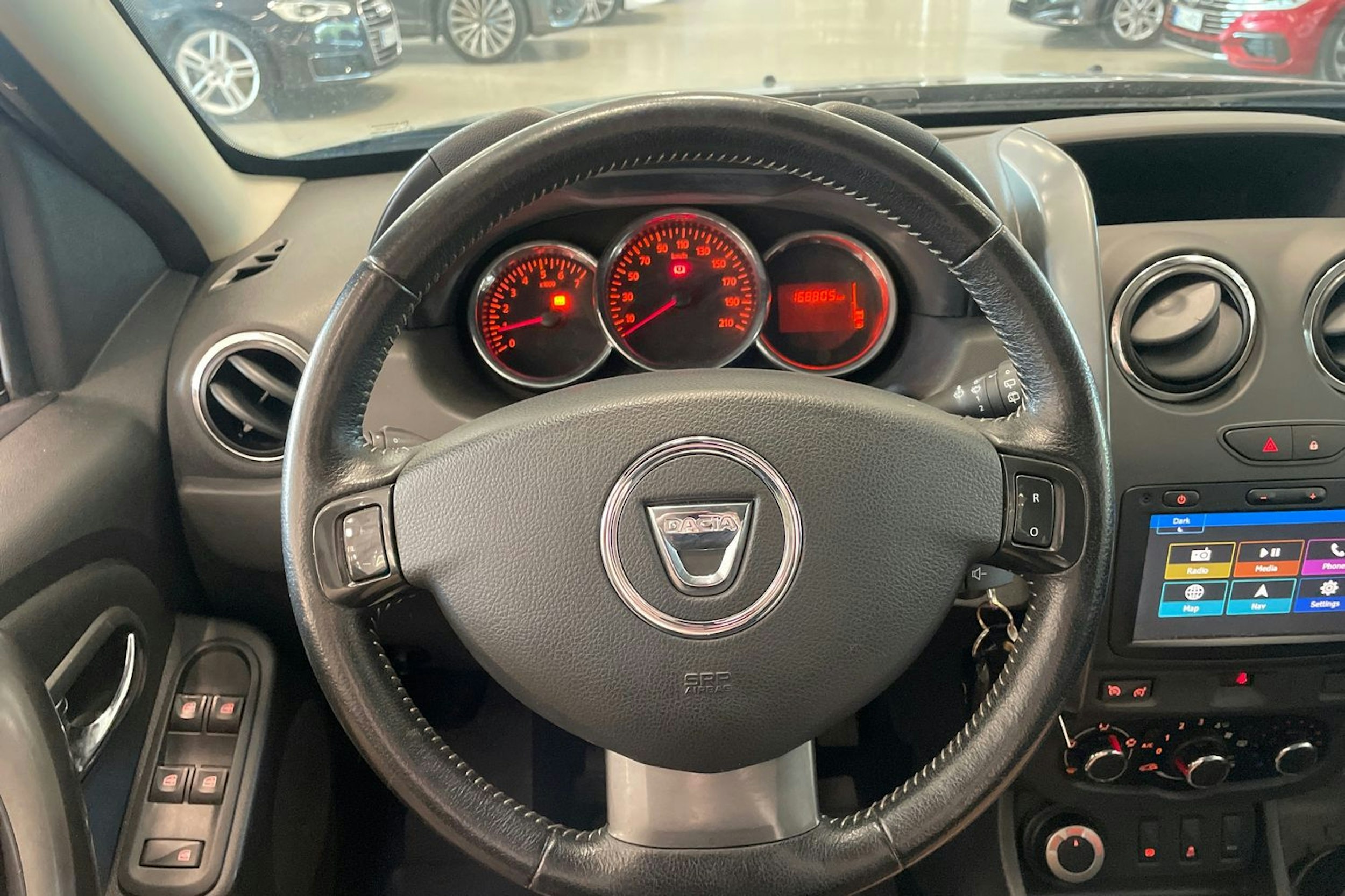 musta Dacia Duster 2016 kuva 18.