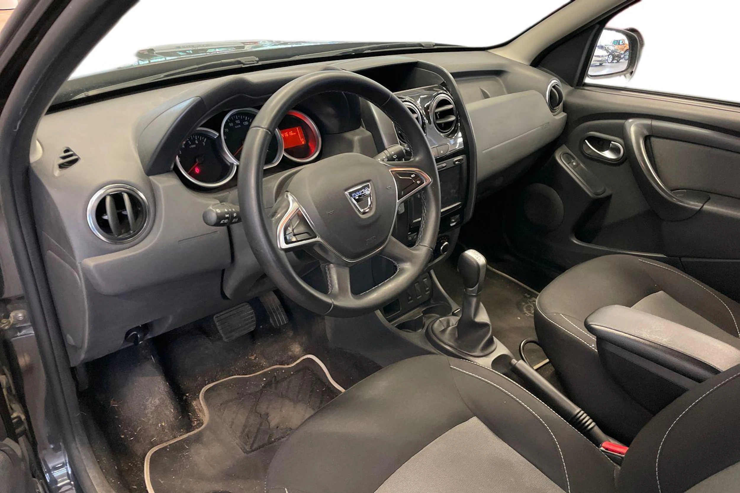 musta Dacia Duster 2017 kuva 3.