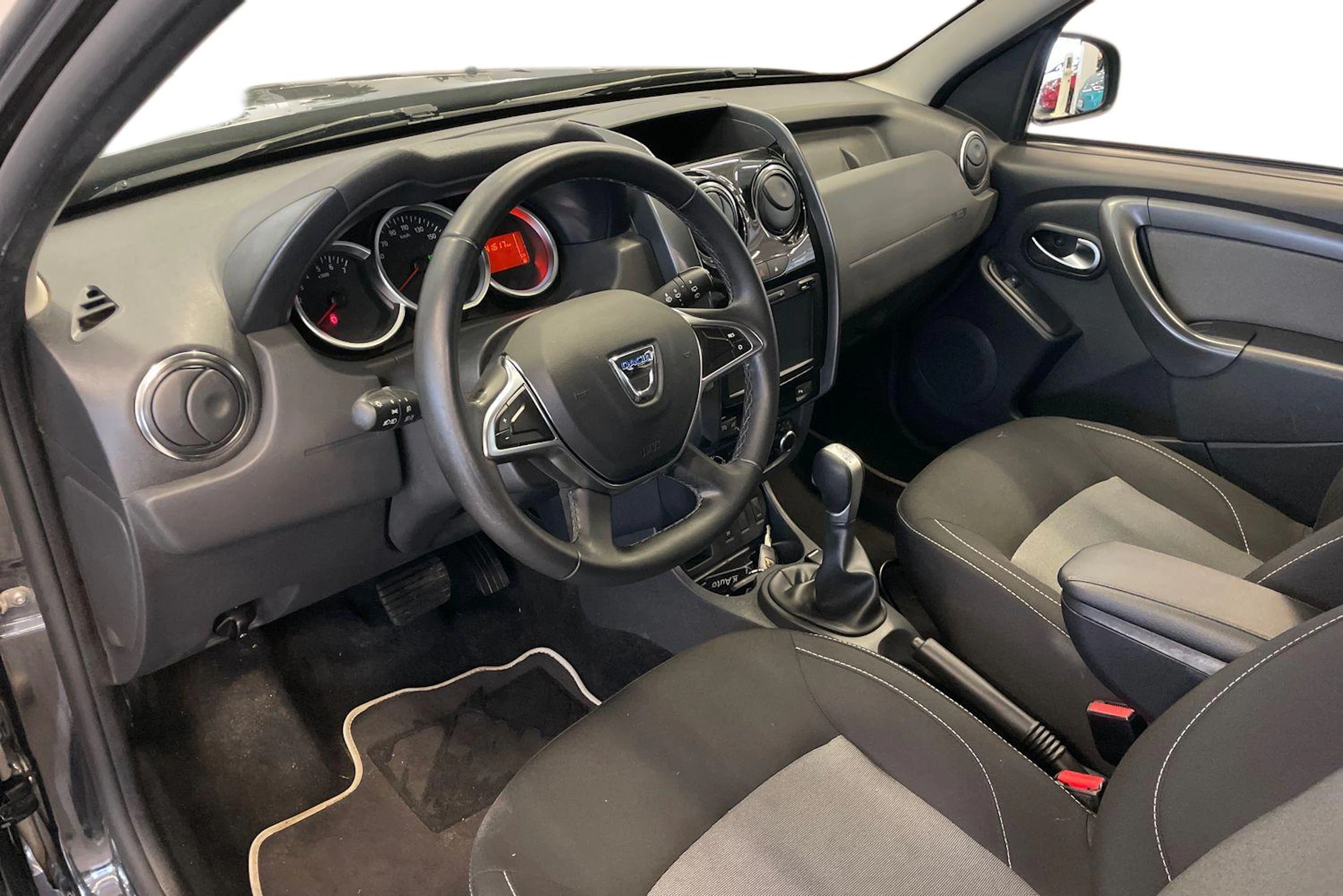 musta Dacia Duster 2017 kuva 6.
