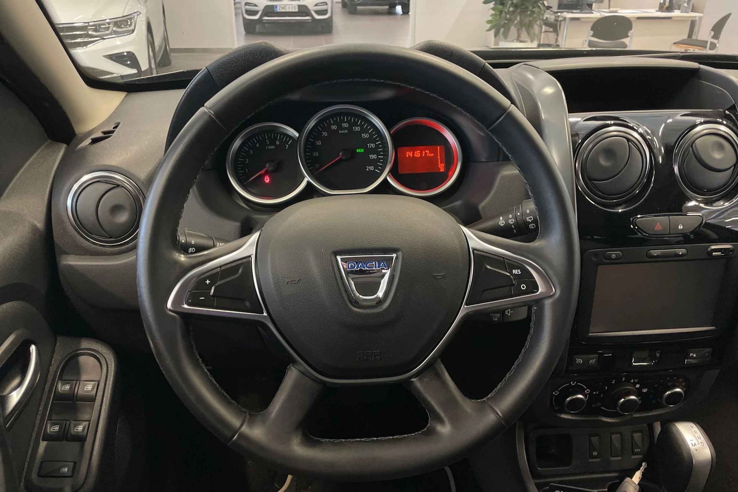 musta Dacia Duster 2017 kuva 12.