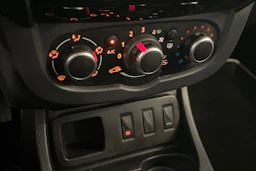 musta Dacia Duster 2017 kuva 16.