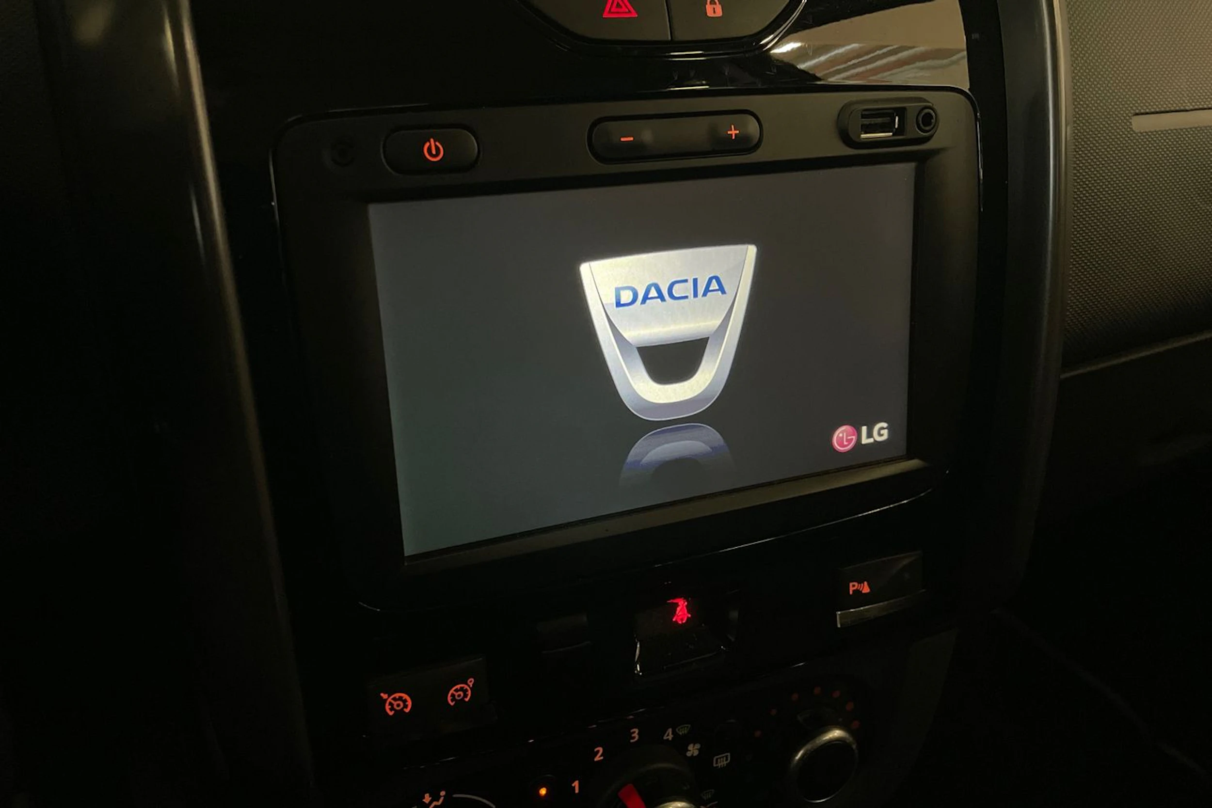 musta Dacia Duster 2017 kuva 17.