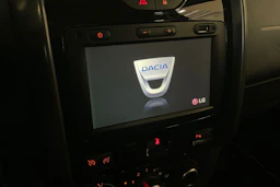 musta Dacia Duster 2017 kuva 17.