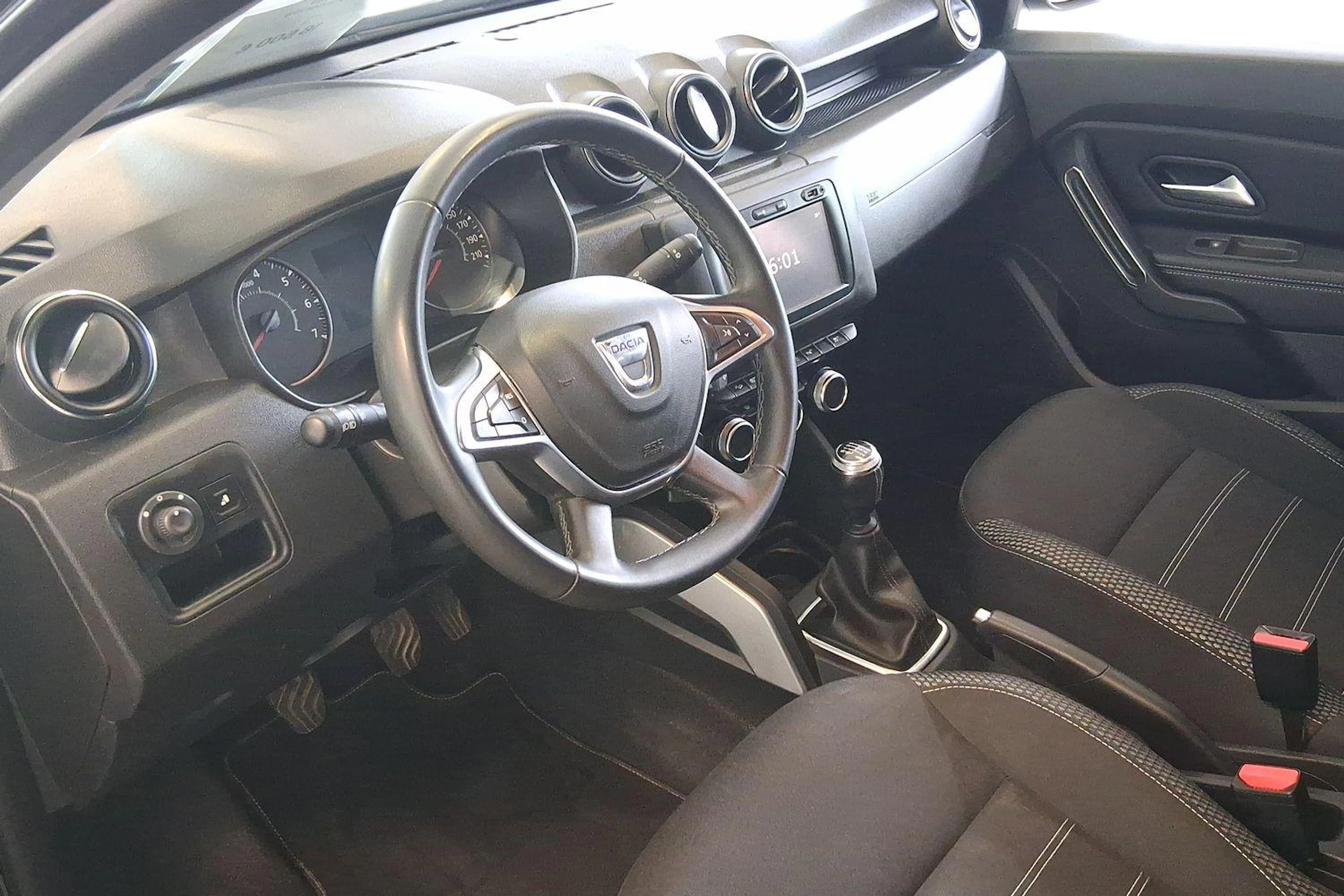 harmaa Dacia Duster 2018 kuva 6.