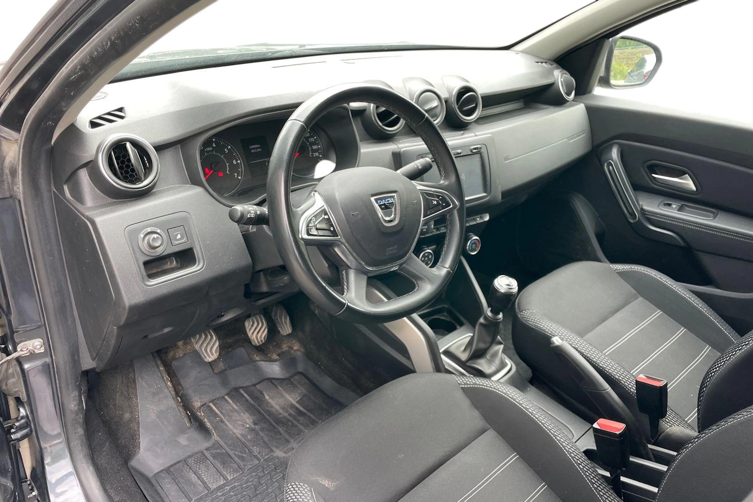 Harmaa Dacia Duster 2018 kuva 3.
