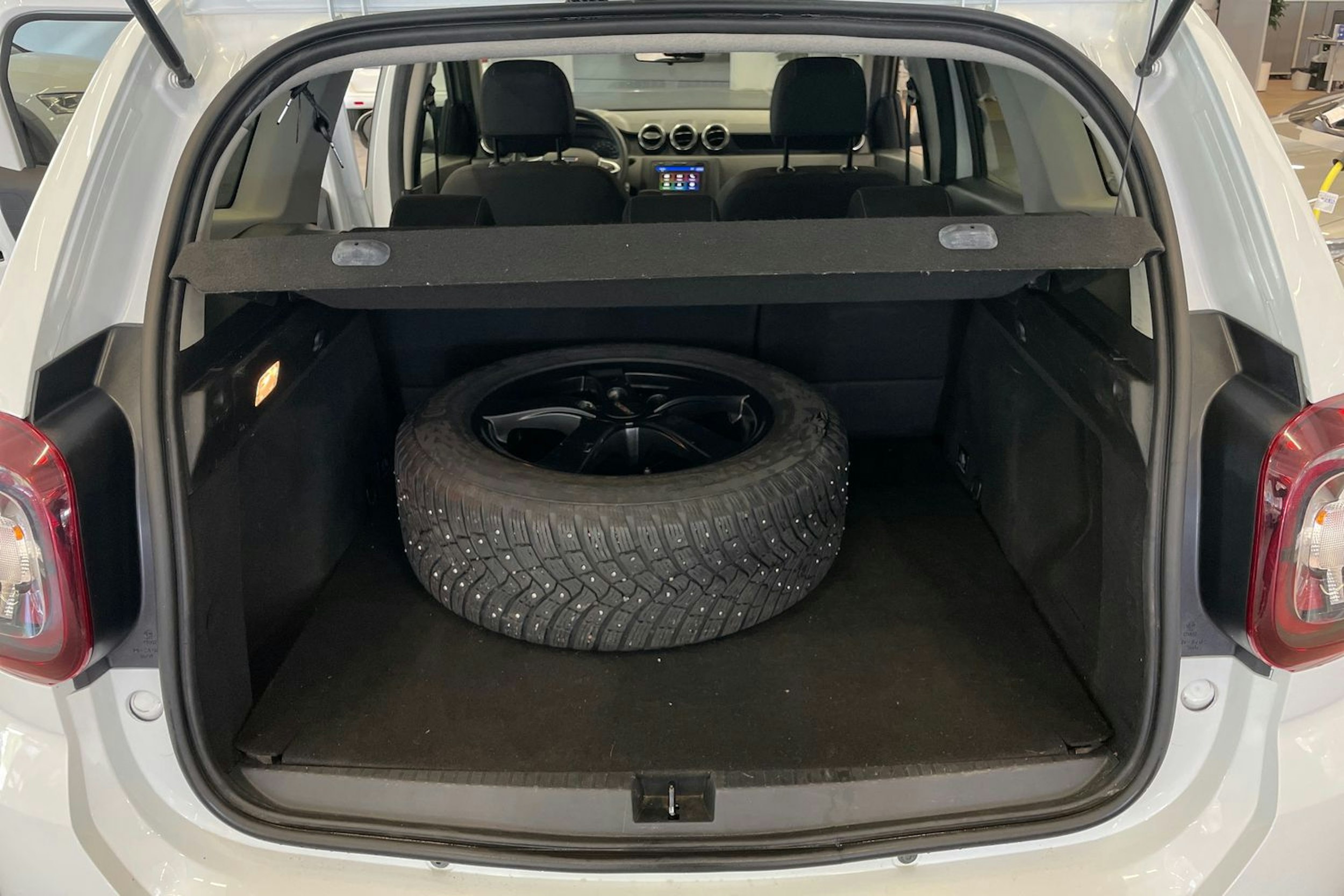 Valkoinen Dacia Duster 2019 kuva 14.