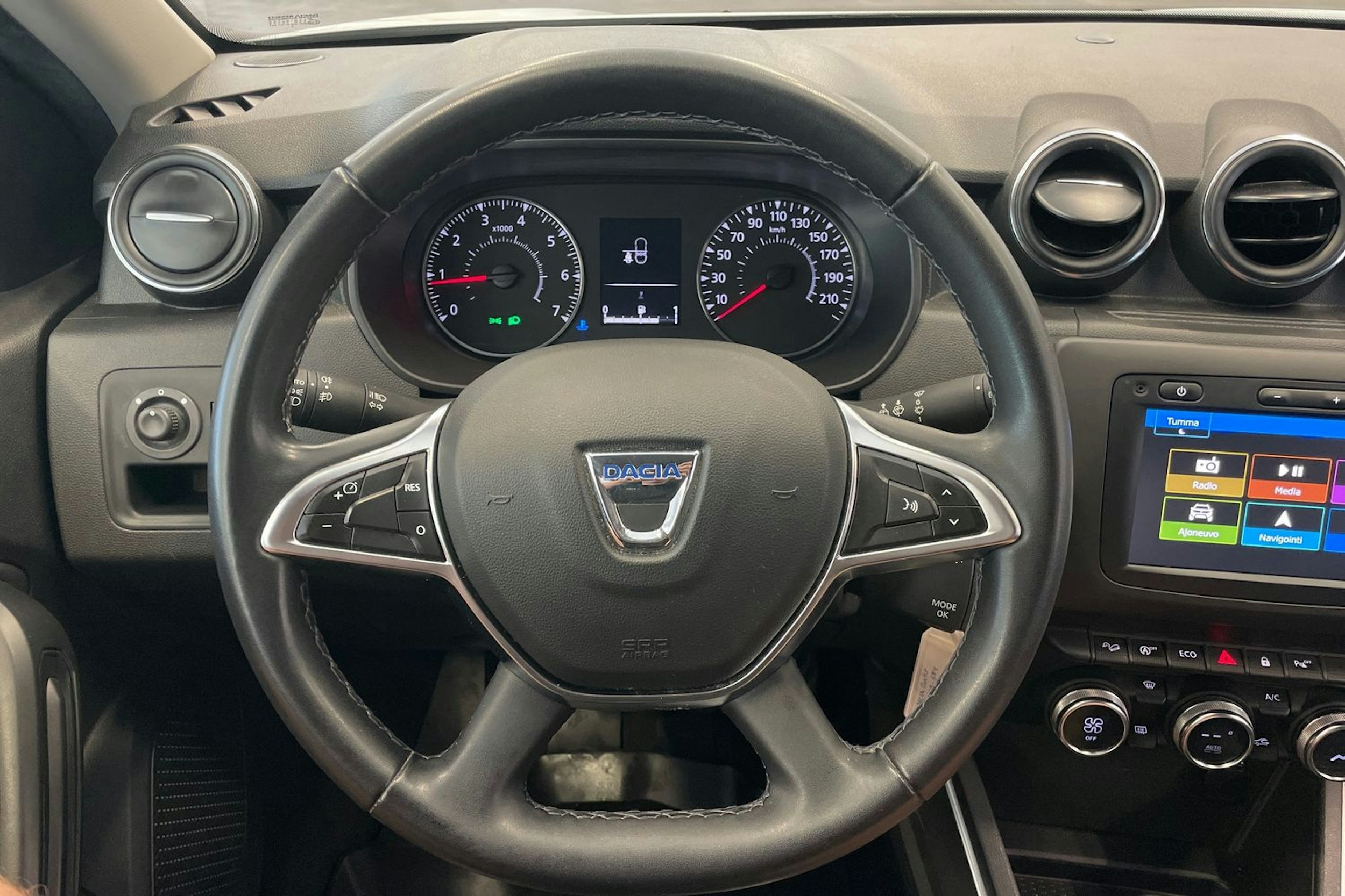 Valkoinen Dacia Duster 2019 kuva 18.