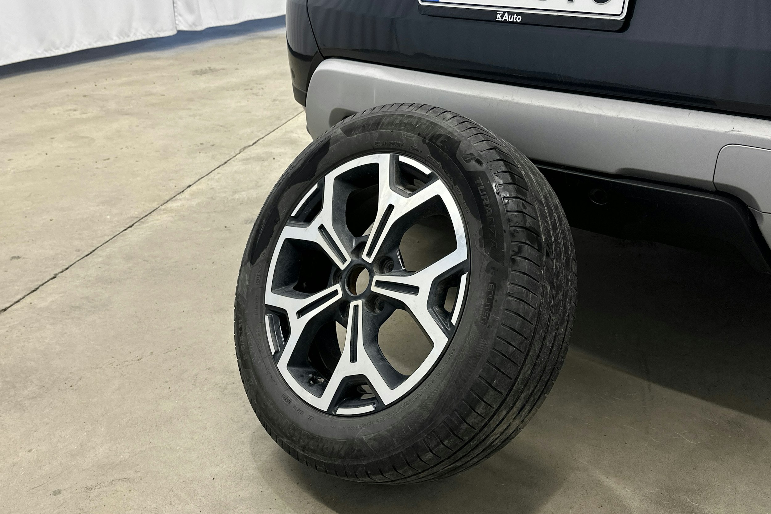 harmaa metalliväri Dacia Duster 2019 kuva 14.