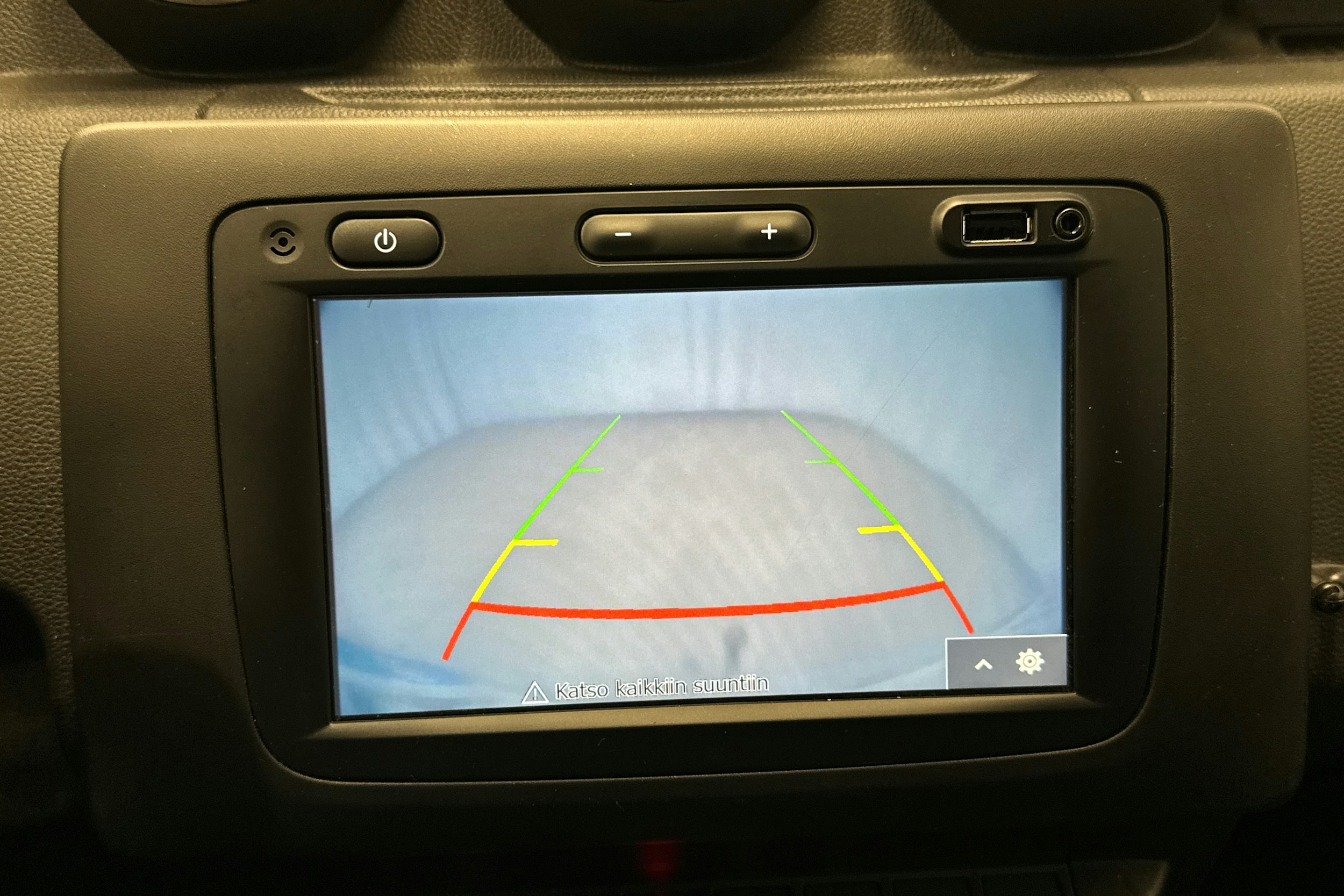 harmaa metalliväri Dacia Duster 2019 kuva 21.