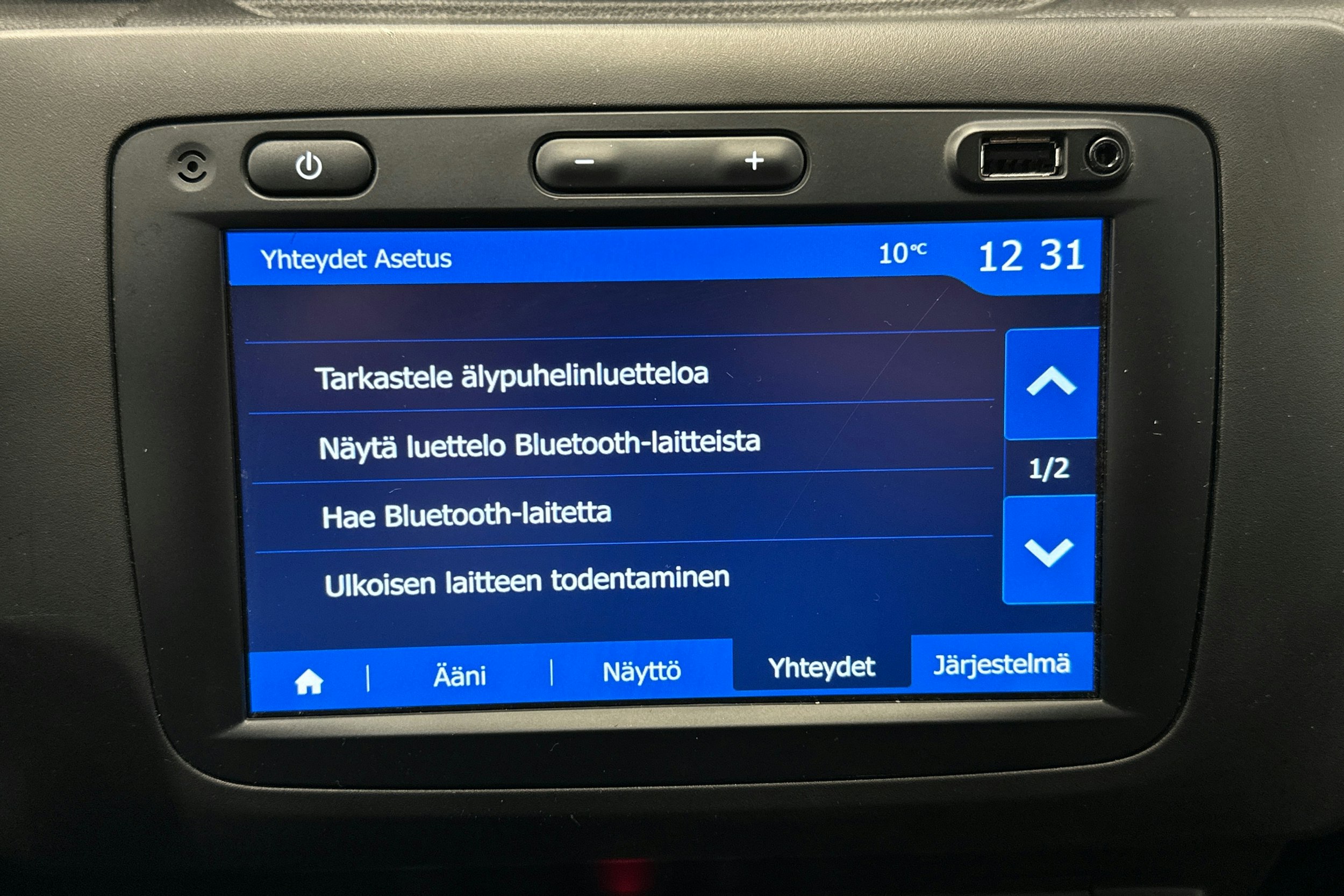 harmaa metalliväri Dacia Duster 2019 kuva 22.