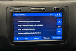 harmaa metalliväri Dacia Duster 2019 kuva 22.