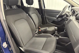 sininen Dacia Duster 2019 kuva 11.