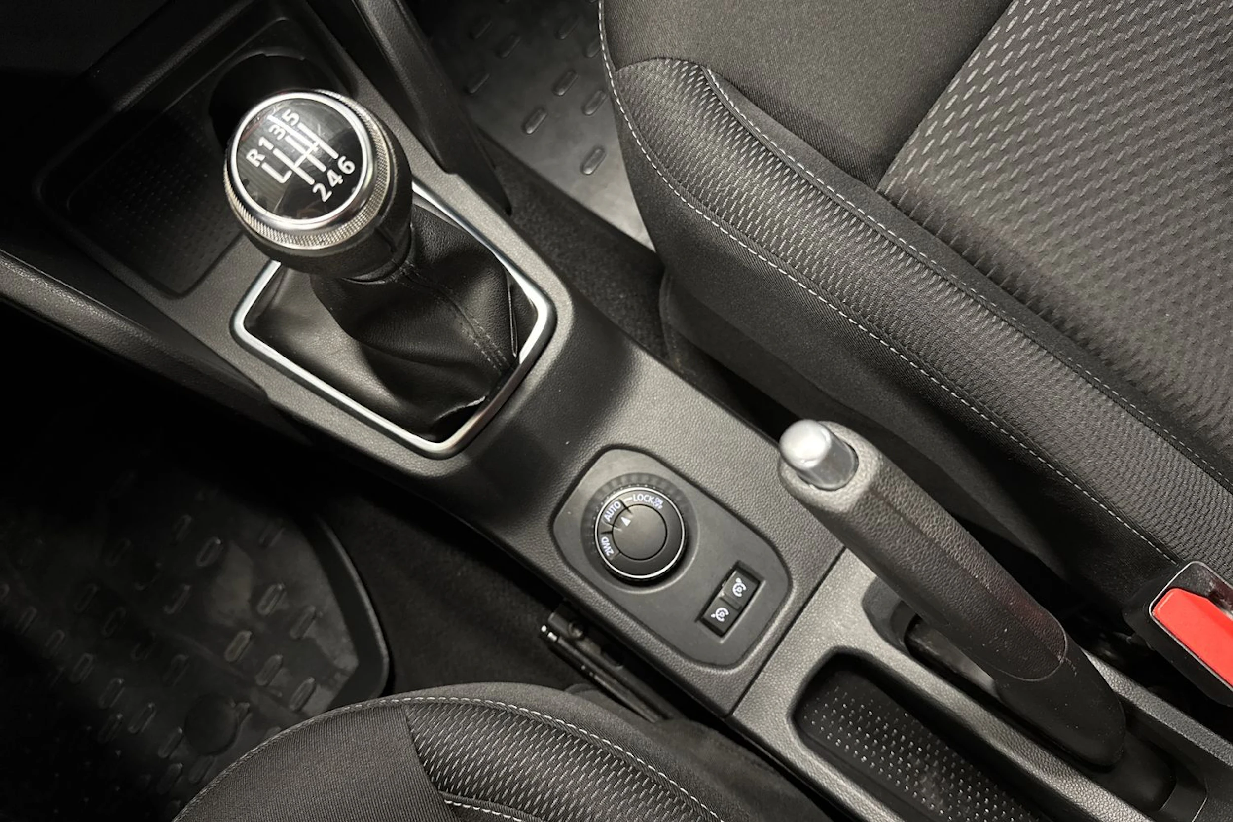 sininen Dacia Duster 2019 kuva 16.