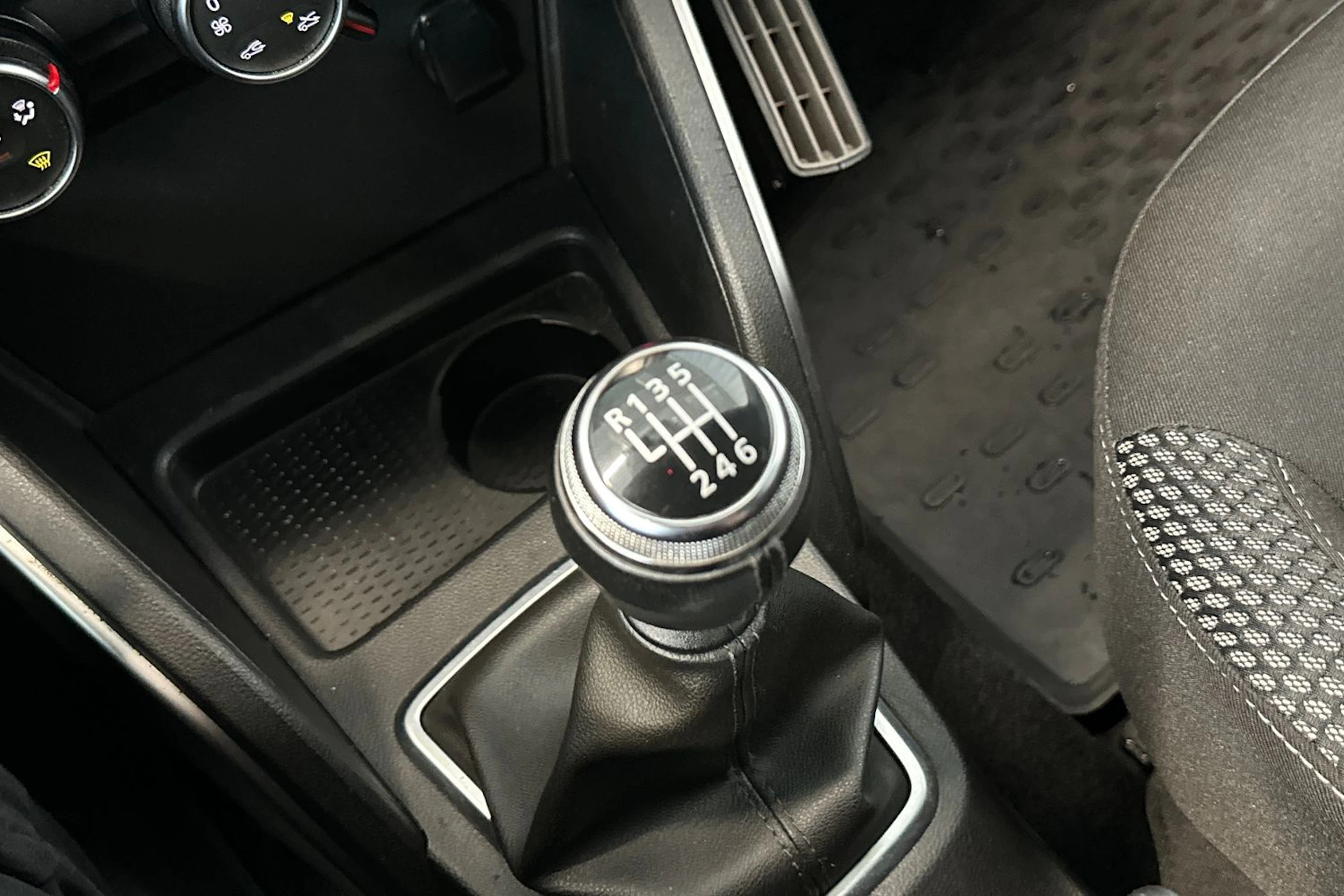 harmaa Dacia Duster 2020 kuva 26.