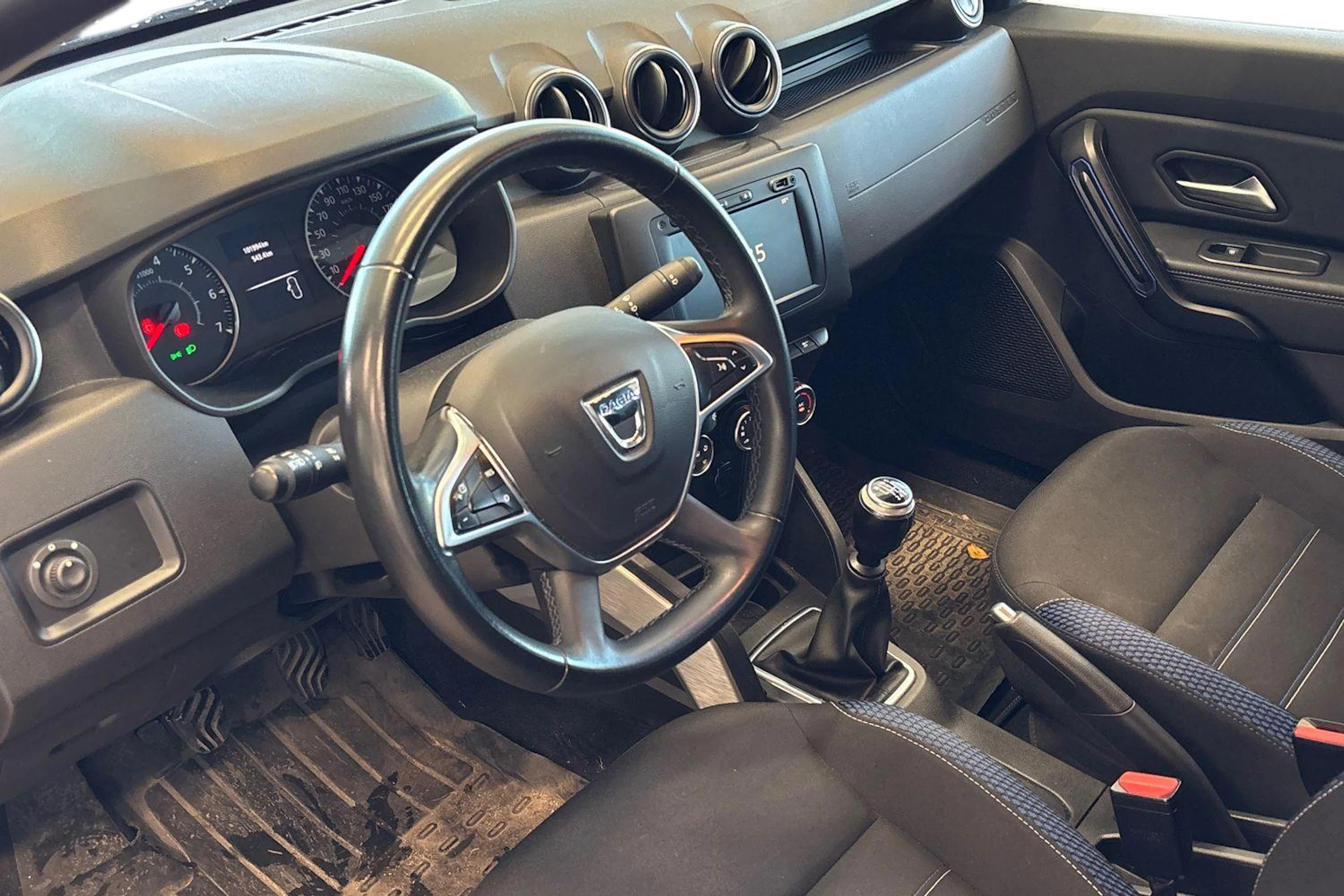 Punainen Dacia Duster 2020 kuva 3.