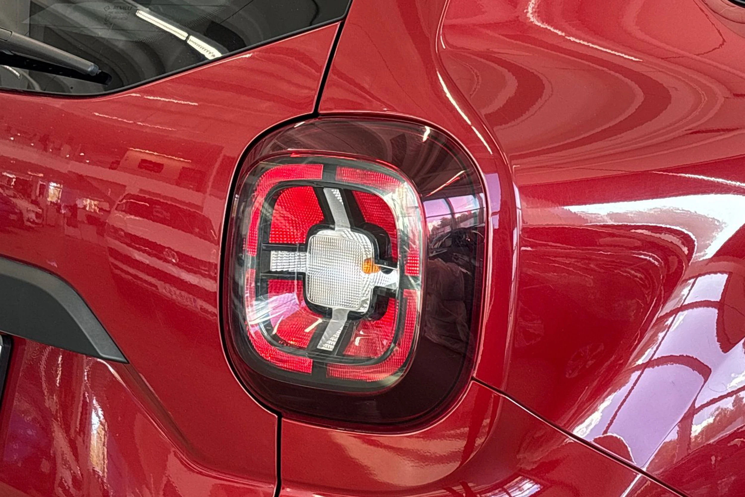Punainen Dacia Duster 2020 kuva 14.
