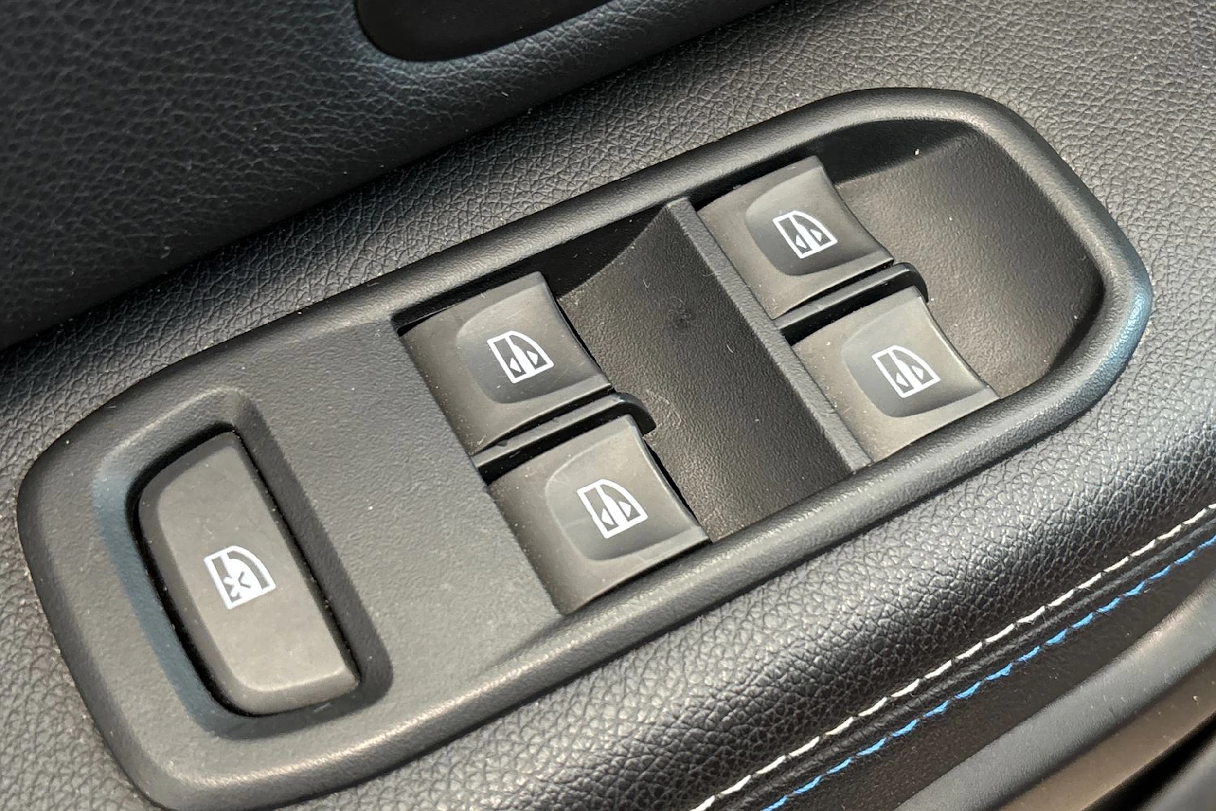 Punainen Dacia Duster 2020 kuva 24.