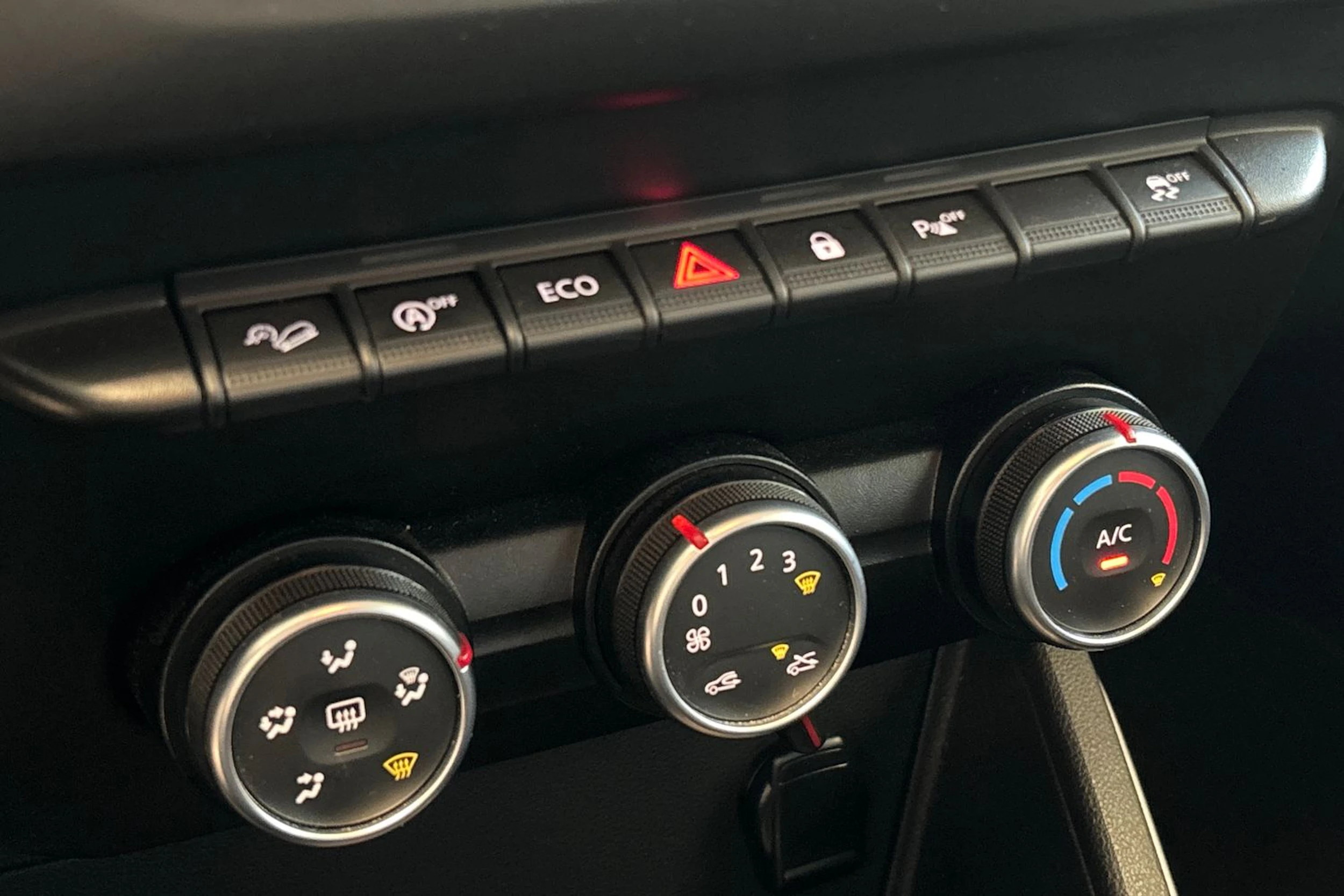 Punainen Dacia Duster 2020 kuva 32.