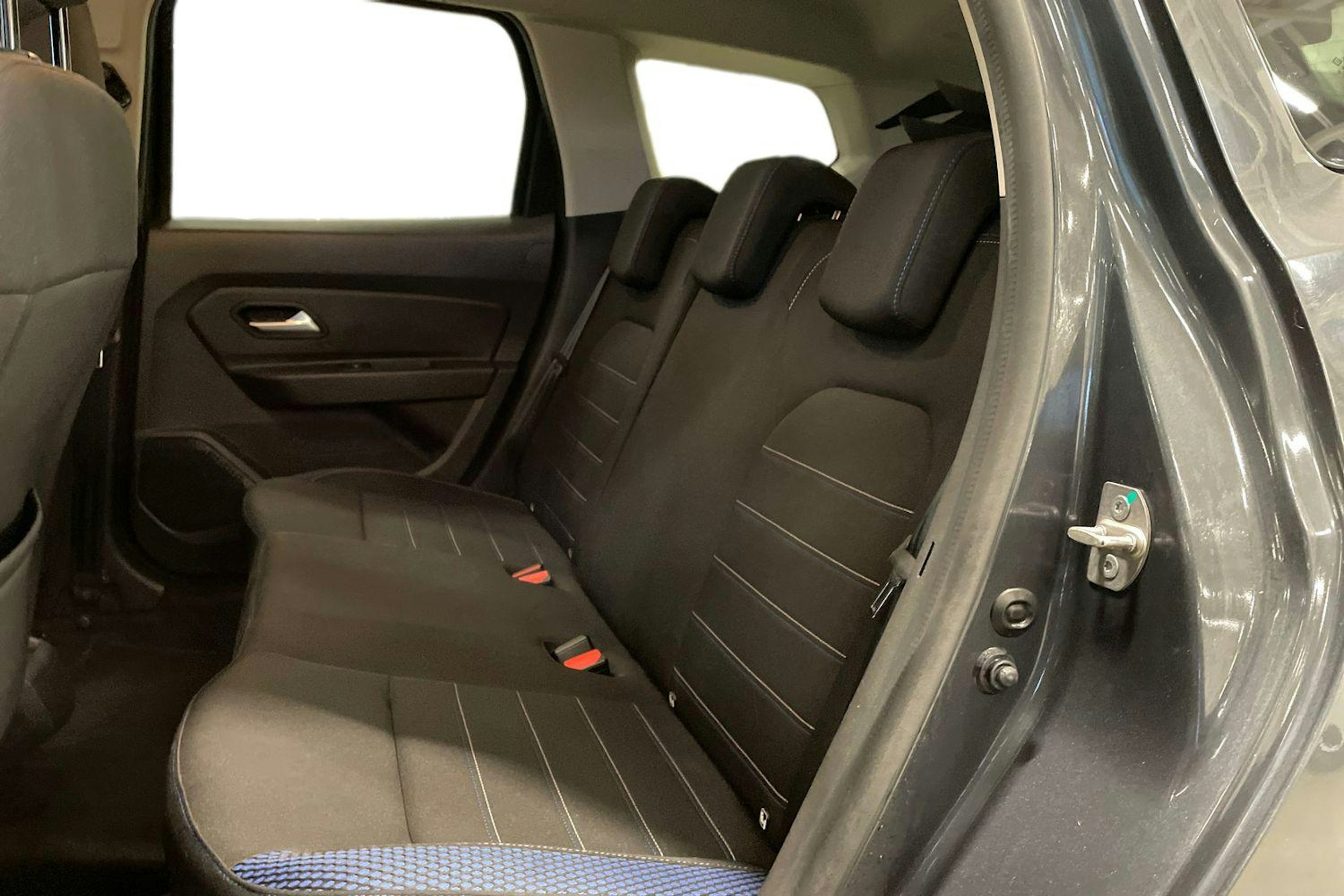 harmaa Dacia Duster 2021 kuva 10.