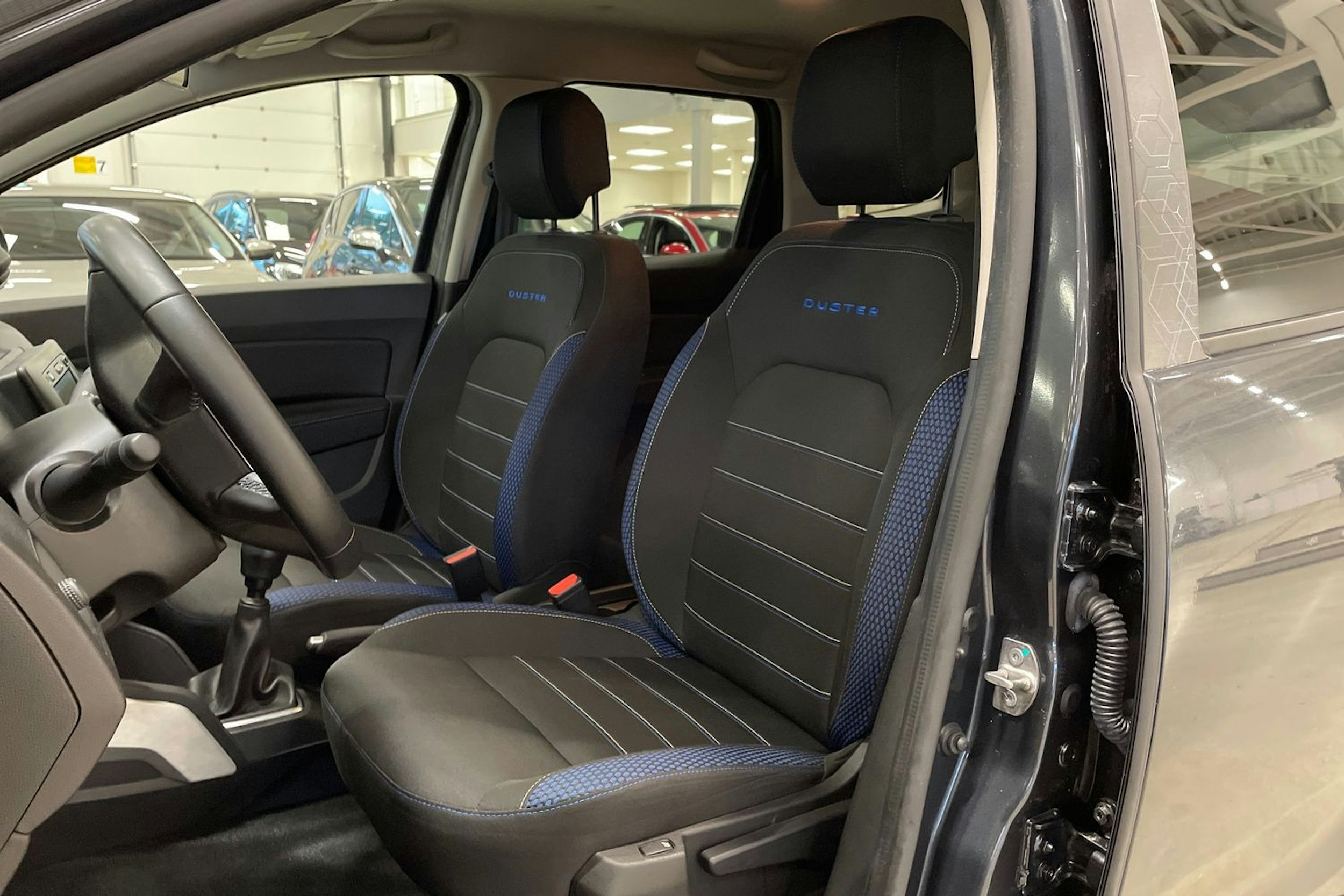 harmaa Dacia Duster 2021 kuva 14.