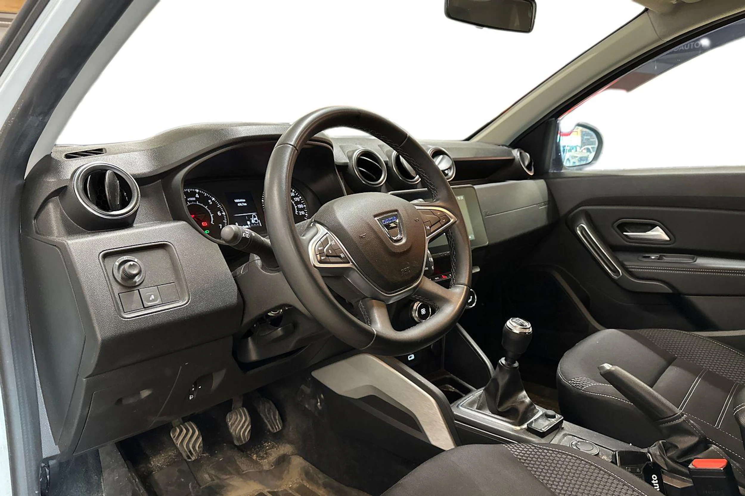 valkoinen Dacia Duster 2022 kuva 3.