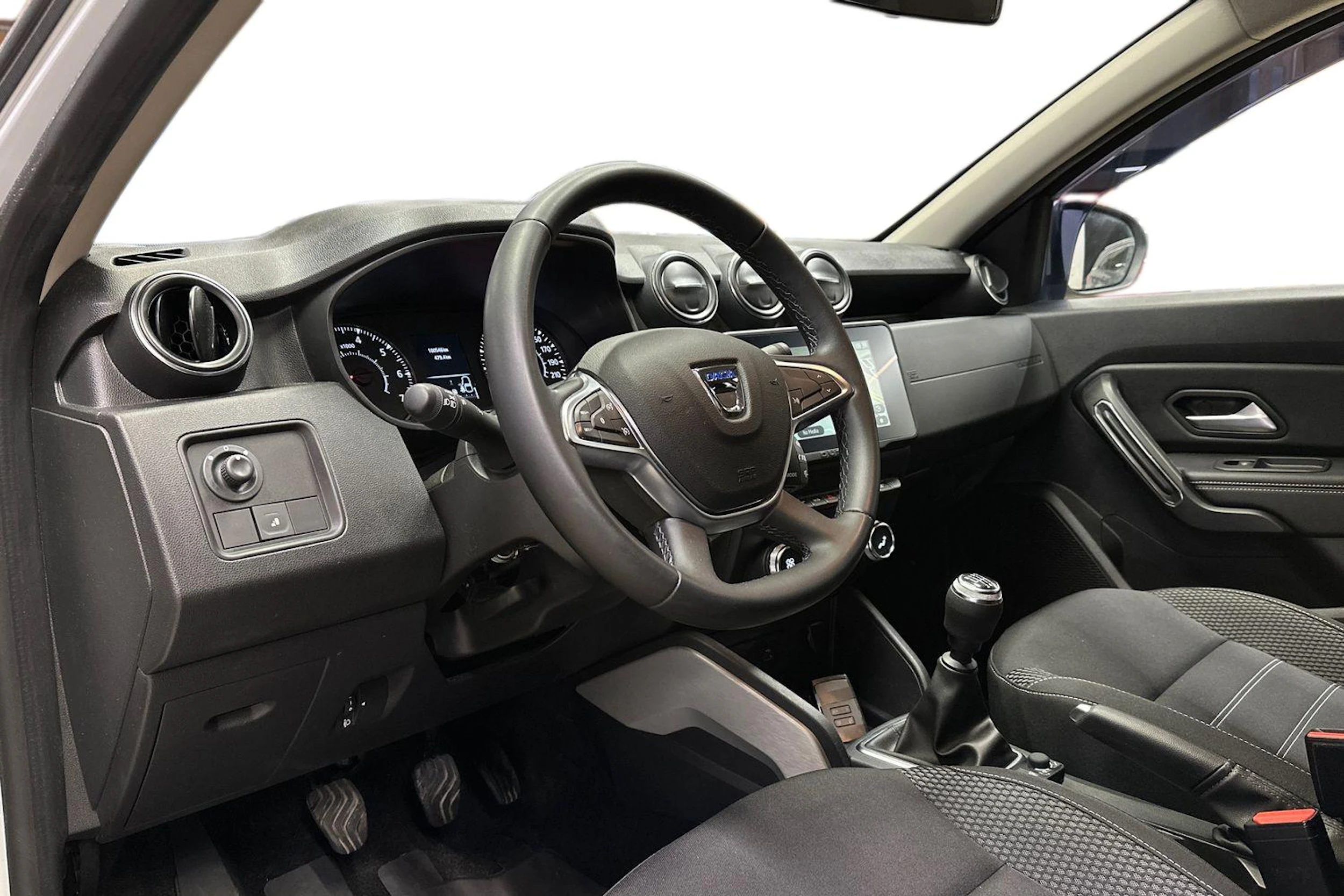 valkoinen Dacia Duster 2022 kuva 8.