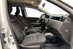 valkoinen Dacia Duster 2022 kuva 12.
