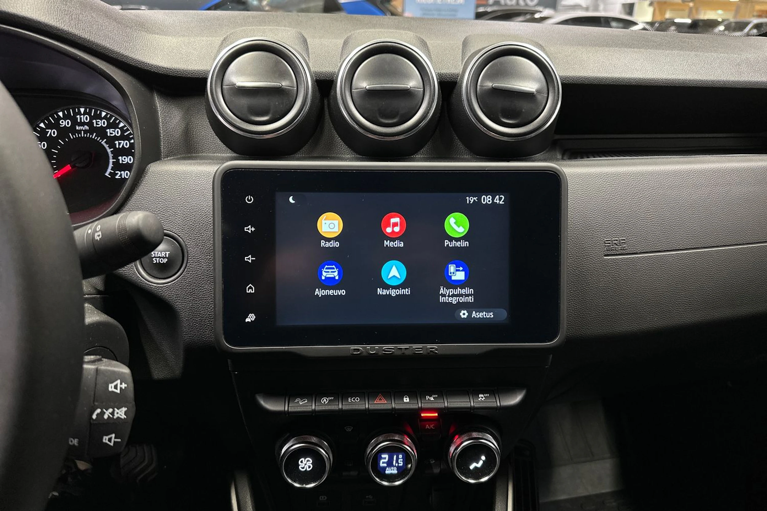 valkoinen Dacia Duster 2022 kuva 20.