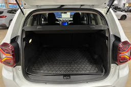 valkoinen Dacia Duster 2022 kuva 27.