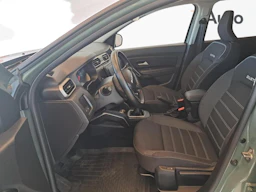 vihreä Dacia Duster 2023 kuva 6.