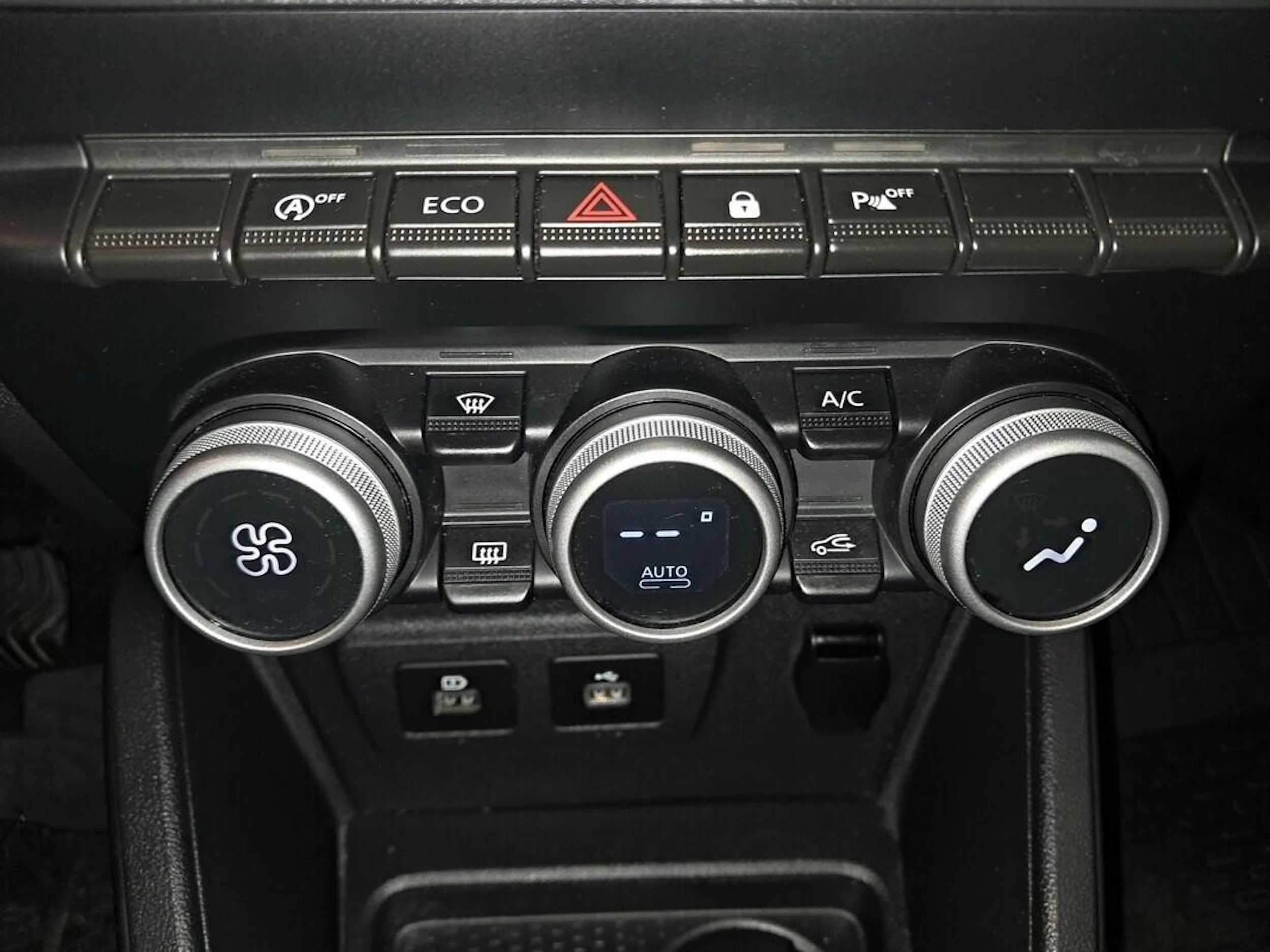 vihreä Dacia Duster 2023 kuva 10.