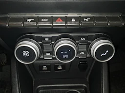 vihreä Dacia Duster 2023 kuva 10.
