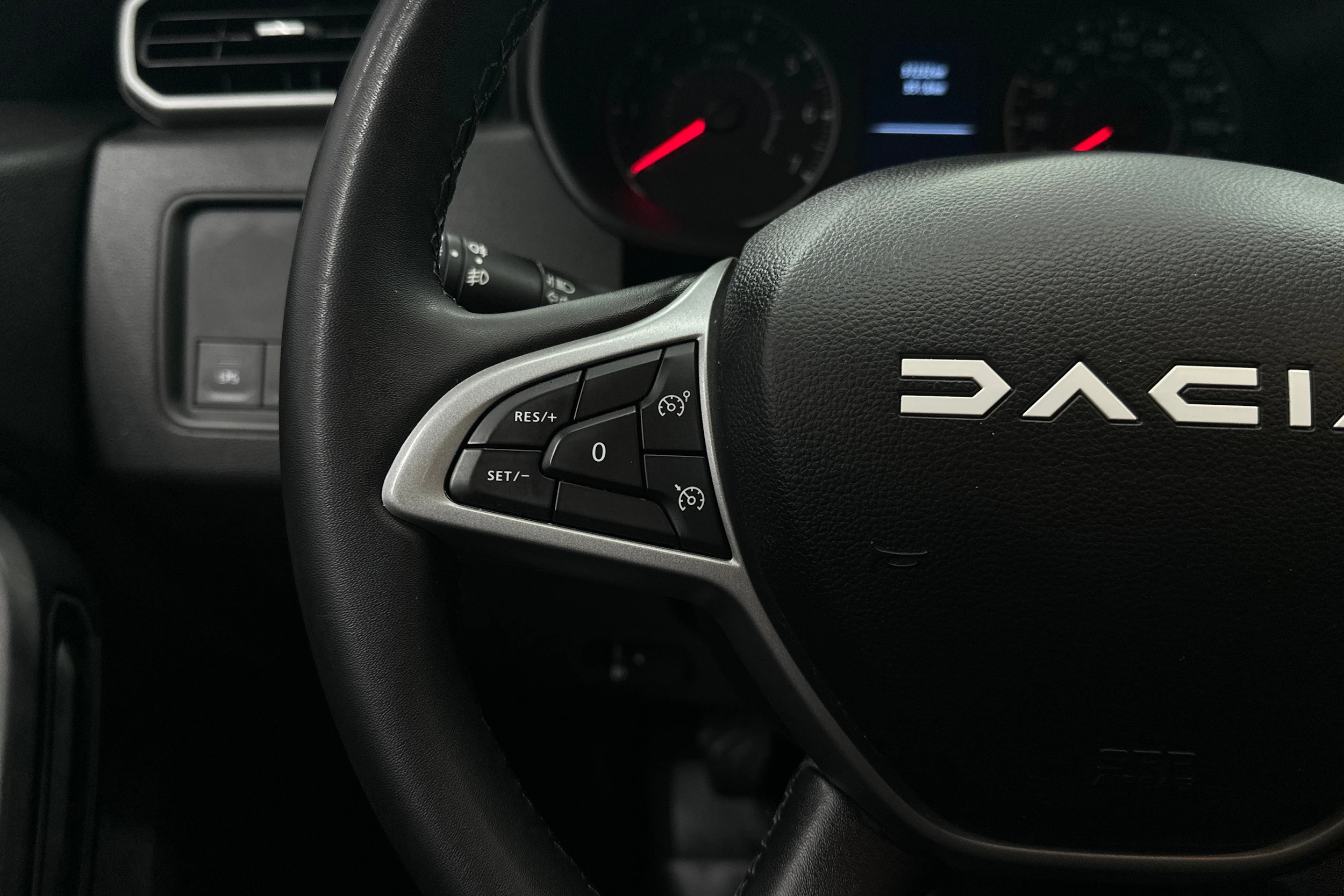vihreä Dacia Duster 2023 kuva 15.