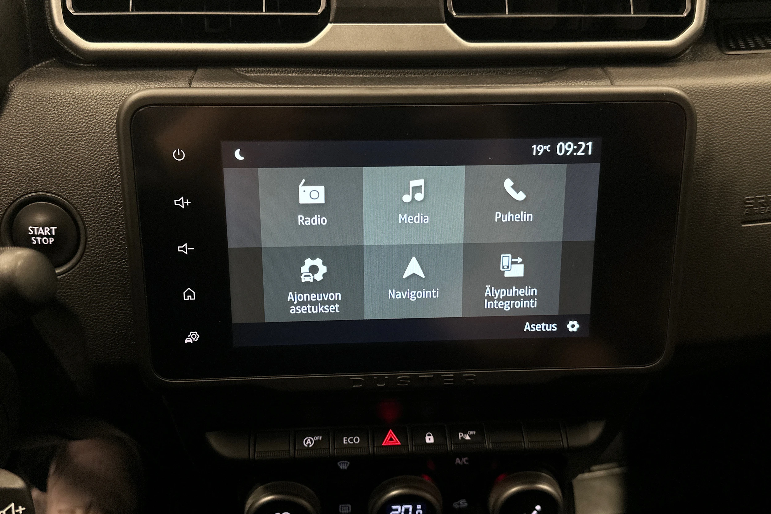 vihreä Dacia Duster 2023 kuva 19.