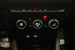 vihreä Dacia Duster 2023 kuva 23.