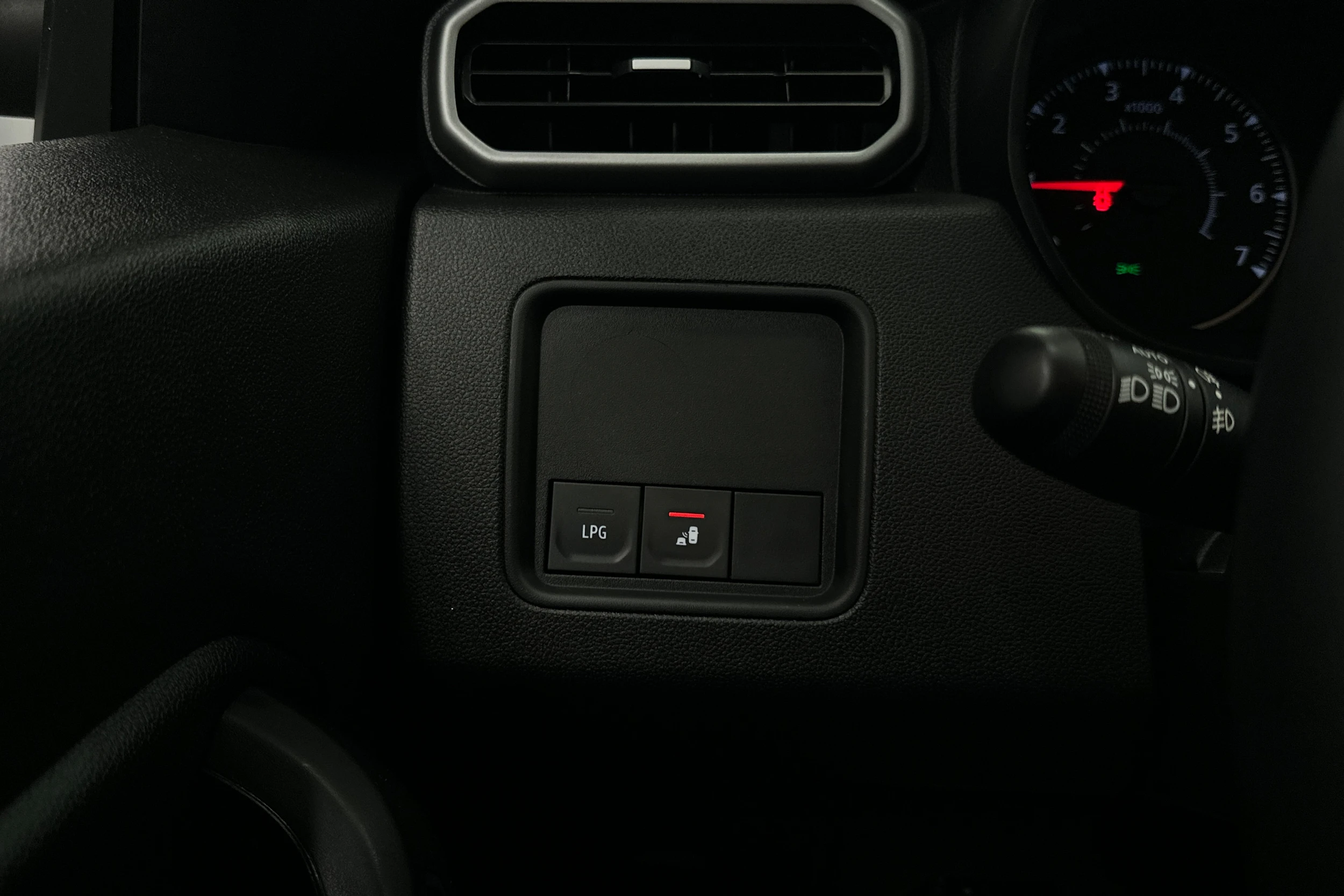 vihreä Dacia Duster 2023 kuva 26.