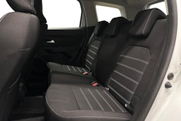 valkoinen Dacia Duster 2023 kuva 8.